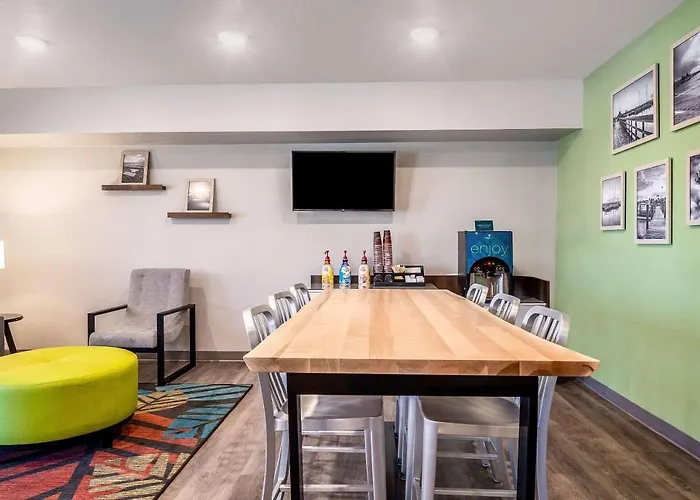 Woodspring Suites Naples West